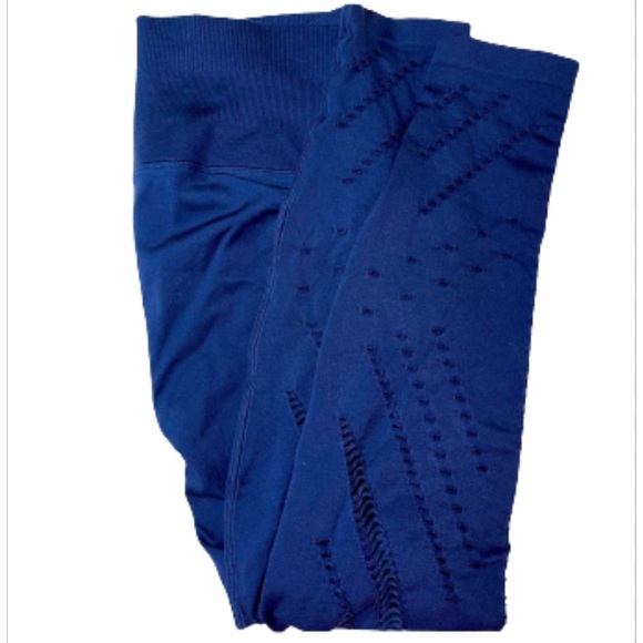 Victoria secret sport Capri leggings with slits in medium - Picture 15 of 15